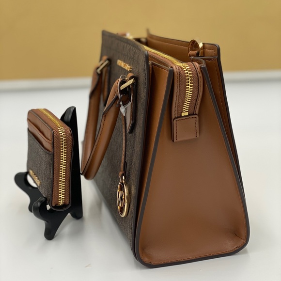 MICHAEL KORS HOPE MD MESSENGER & MD ZA CARD CASE - Picture 6 of 16